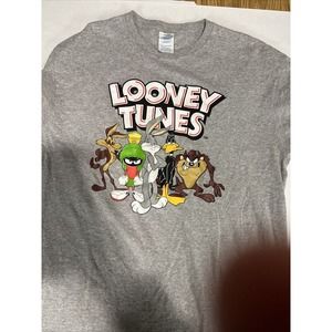 Looney Tunes Tshirt Size L!!! (S1)